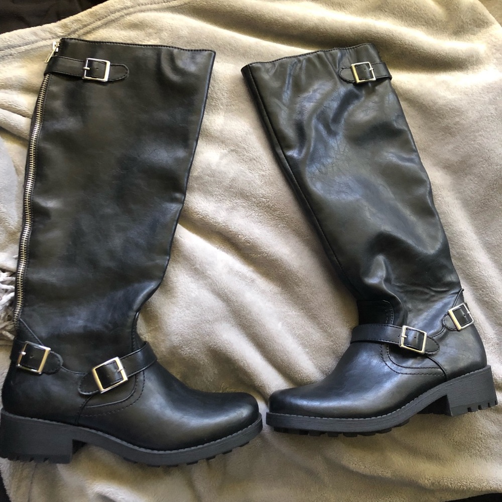 Black leather boots🌹🥀